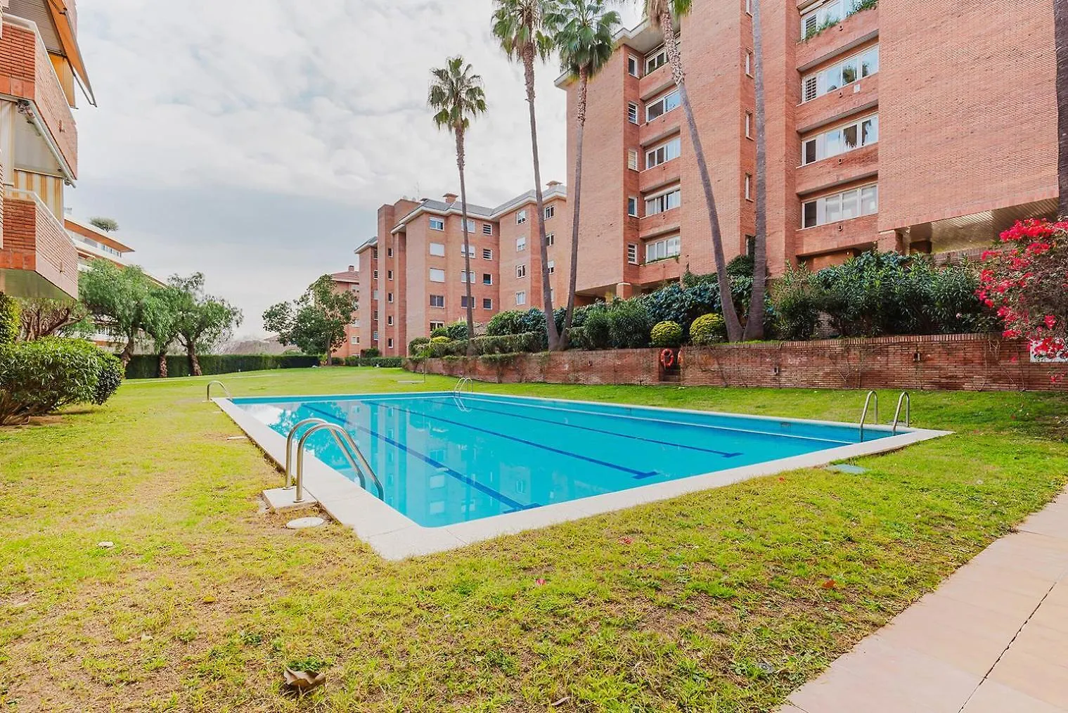 바르셀로나 Blueground Pedralbes Pool Garden Ac Bcn-175 아파트 스페인